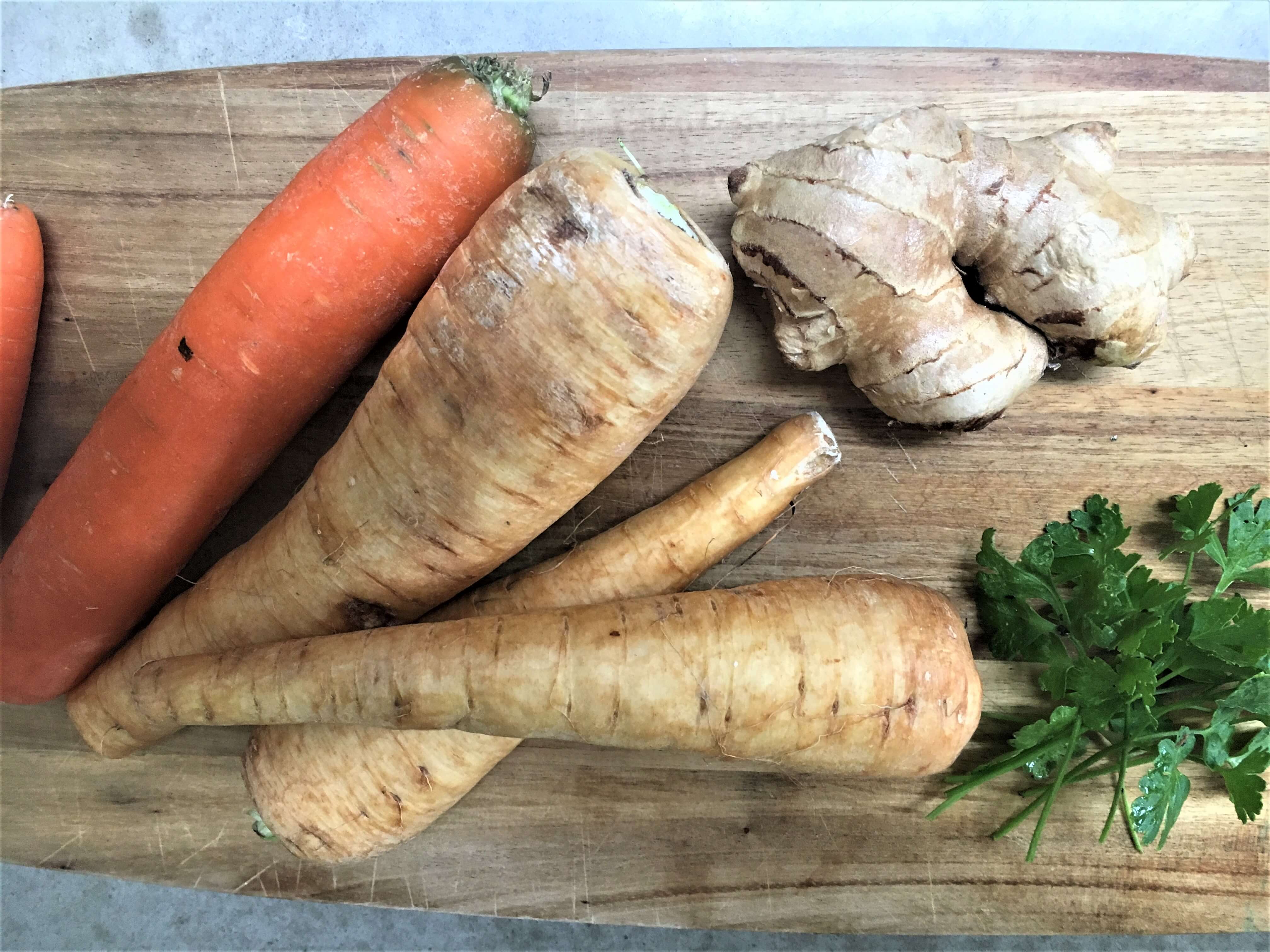 Pastinake-Möhren Suppe mit Kokosmilch - der Geniale Gemüsegarten